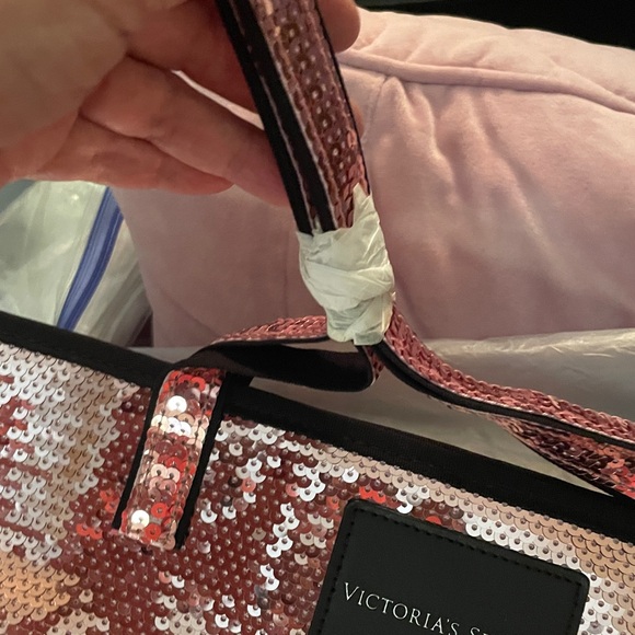 Victoria's Secret Shimmering Pink Sequin Tote bag BNIP - Picture 4 of 7